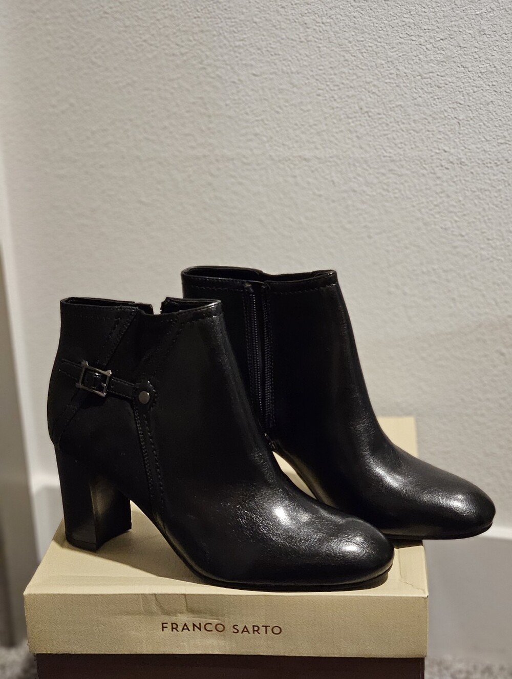Franco Sarto Black Leather Buckle Ankle Booties L-Deora -8.5 New In The Box - Picture 1 of 5